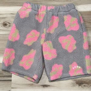 A Piece Of Cake Gummy Bear Dumble Sherpa Shorts Men’s Medium